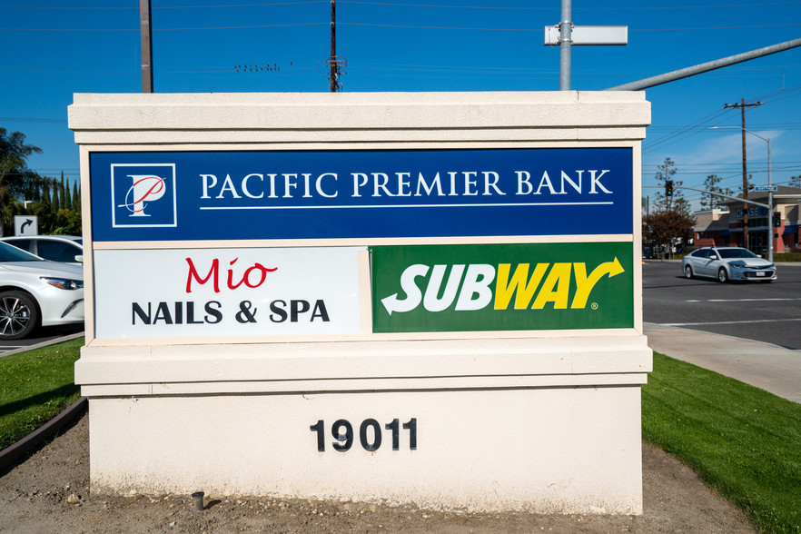 Primary Photo Of Pacific Premier Bank, Huntington Beach Freestanding For Sale