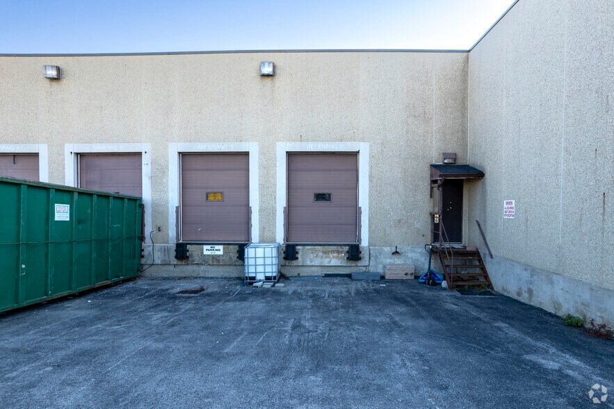 More Photos Of 70 Valleywood Dr, Markham Light Distribution For Lease