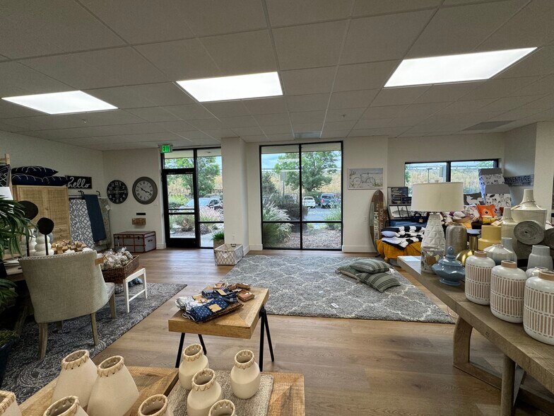 More Photos Of 715 Southpoint Blvd, Petaluma Warehouse For Lease