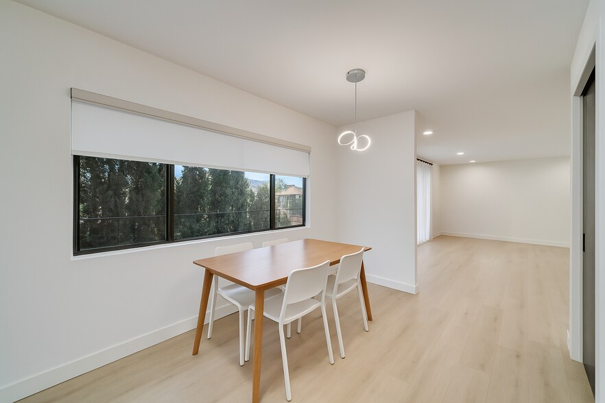 More Photos Of 113 N Grand Oaks Ave, Pasadena Apartments For Sale