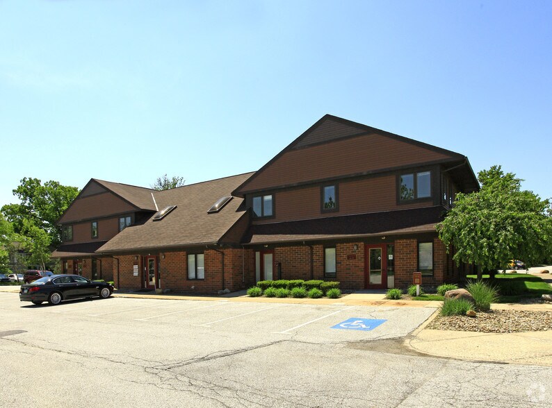 More Photos Of 6200 Som Center Rd, Solon Unknown For Lease