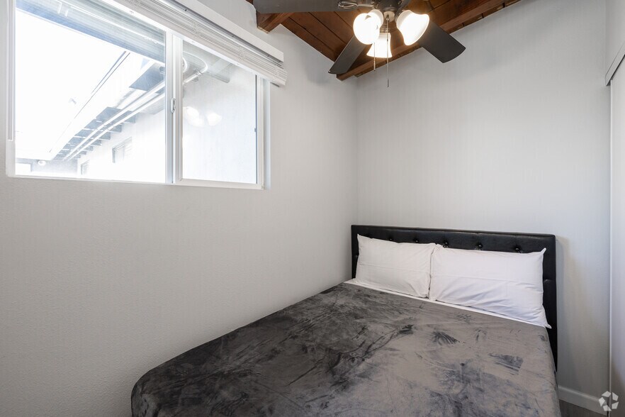 More Photos Of 1864 Cordova St, Los Angeles Apartments For Sale