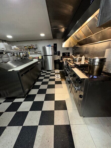 More Photos Of 295 S Broadway, Coos Bay Restaurant For Sale