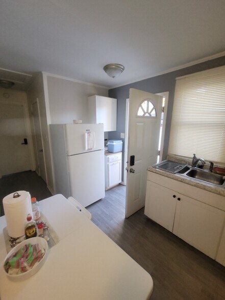 More Photos Of 1458 W 32nd St, Indianapolis Apartments For Sale