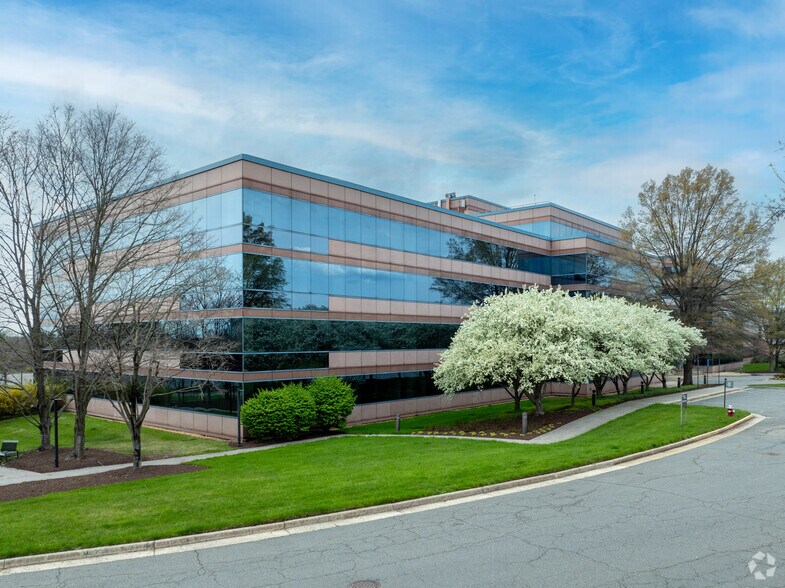 More Photos Of 15000 Conference Center Dr, Chantilly Office For Lease
