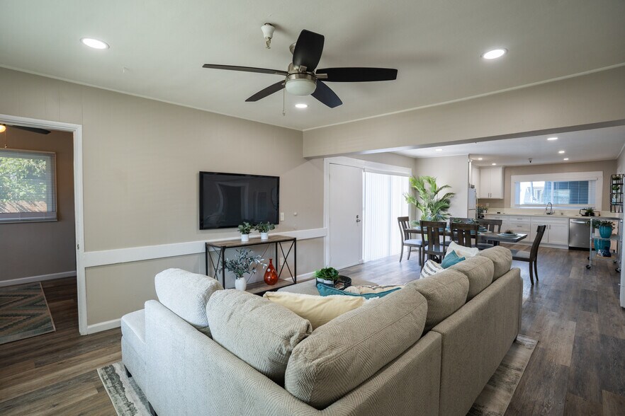More Photos Of 932 Walnut Ave, Long Beach Specialty For Sale