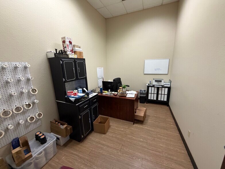 More Photos Of 9019 Governors Row, Dallas Food Processing For Lease