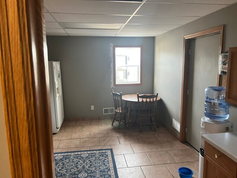 More Photos Of 3095 NW 162nd Ln, Andover Warehouse For Sale