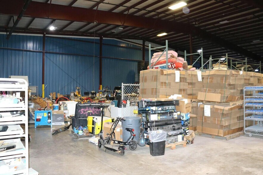 More Photos Of 1301 Industrial Park Rd, Mountain Grove Warehouse For Sale