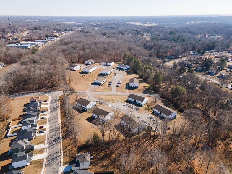 More Photos Of 1351 Avondale Dr, Clarksville Apartments For Sale