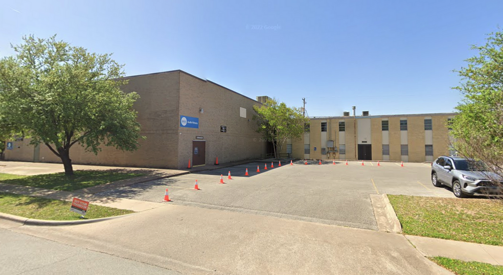 Primary Photo Of 7600 Woodrow Ave, Austin Schools For Lease