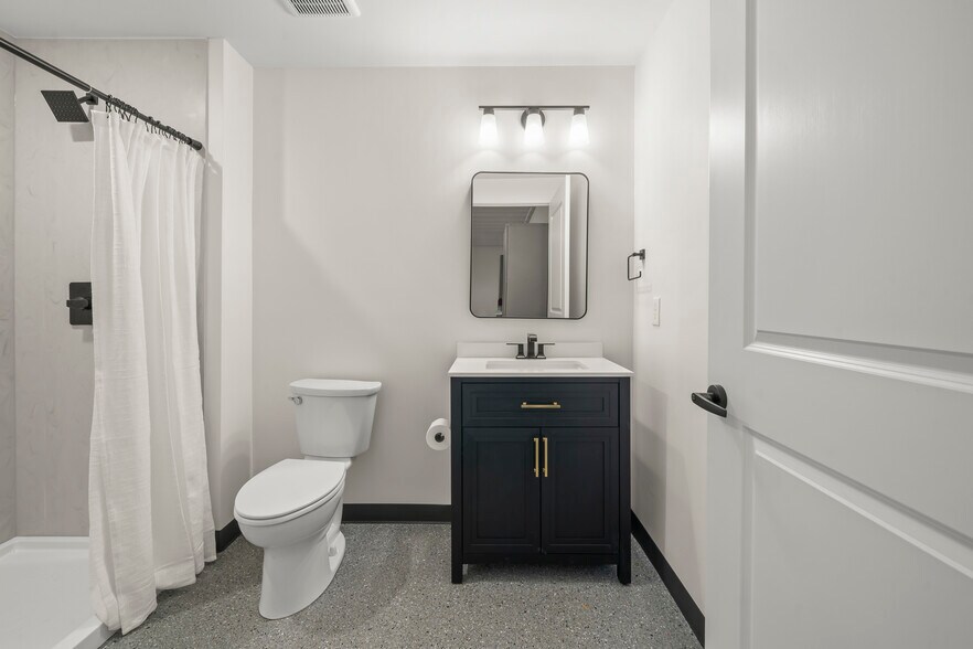 More Photos Of 4477 34th Ave, Cincinnati Self Storage For Sale