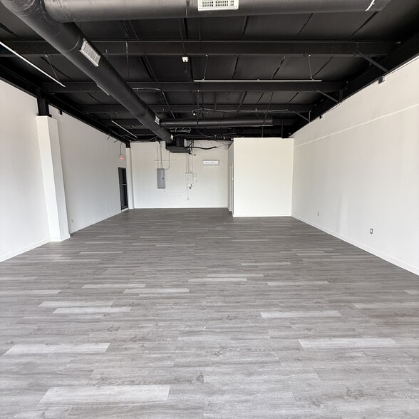 More Photos Of 6820 N Main St, Columbia Storefront Retail Office For Lease