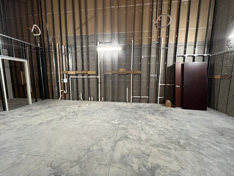 More Photos Of 6221 S Western Ave, Sioux Falls General Retail For Lease