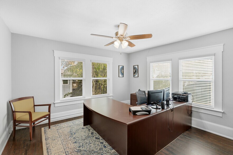 More Photos Of 1322 3rd Ave W, Bradenton Office Residential For Sale