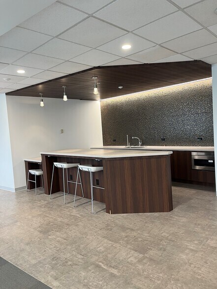 More Photos Of 135 Corporate Centre Dr, Scott Depot Office For Lease