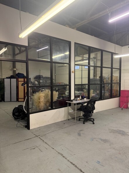 More Photos Of 3310 W Clay St, Richmond Showroom For Lease