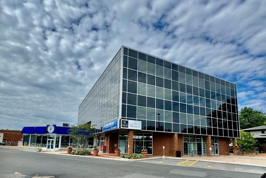 More Photos Of 6200 Boul Taschereau, Brossard Office For Lease