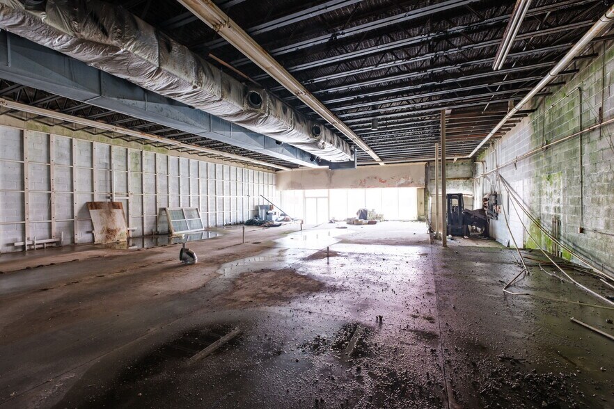 More Photos Of 322 W Main St, Waynesboro General Retail For Lease