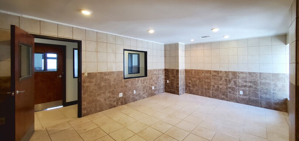 More Photos Of 324 E Paces Ferry Rd NE, Atlanta Storefront Retail Office For Sale