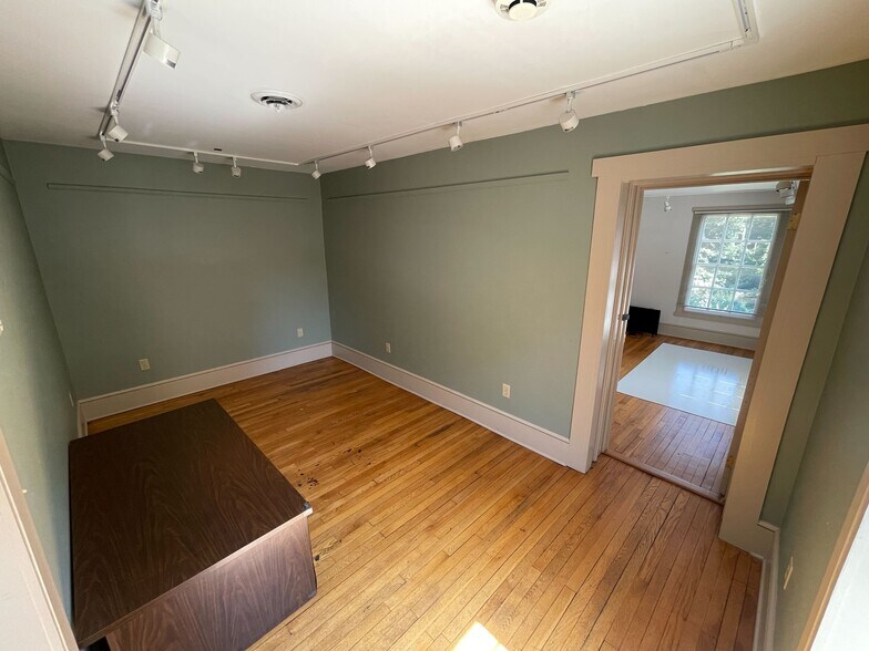 More Photos Of 300 Pepper St S, Christiansburg Coworking Space