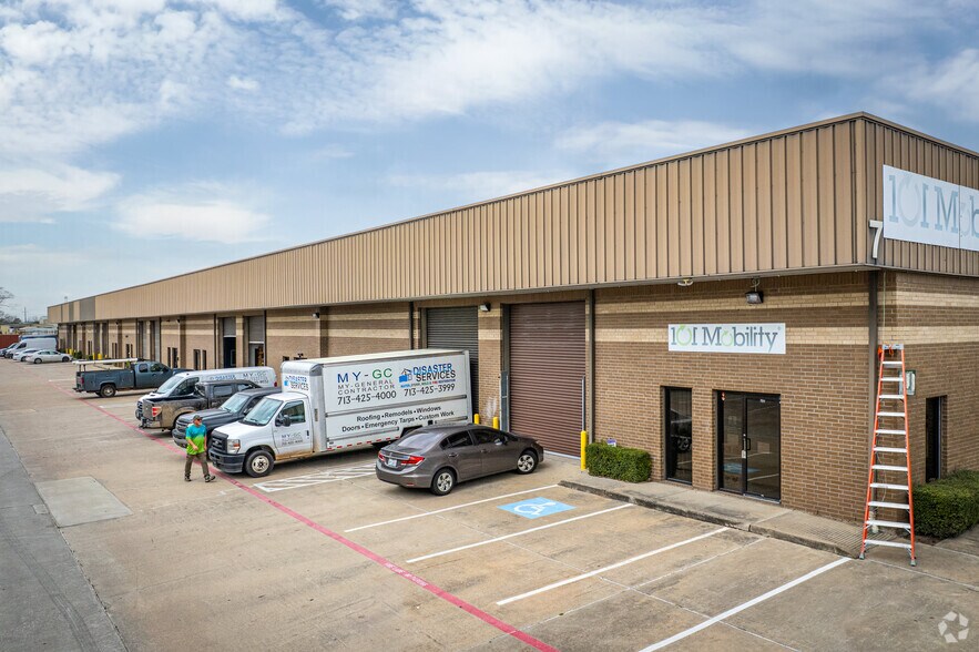 More Photos Of 5829 W Sam Houston Pky N, Houston Unknown For Lease