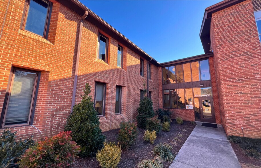 More Photos Of 4493 Bonsack Rd, Roanoke Specialty For Lease
