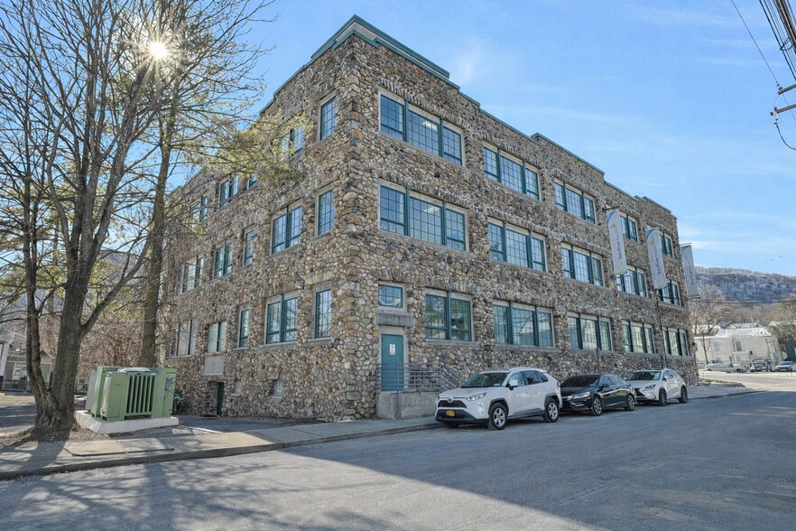 More Photos Of 31 W Broad St, Haverstraw Office For Lease