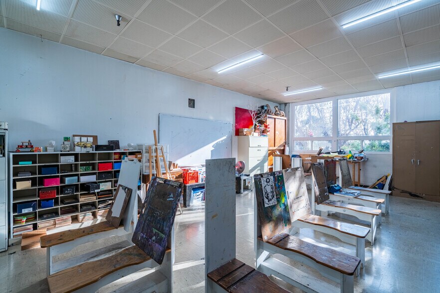 More Photos Of 2911 N San Fernando Rd, Los Angeles Schools For Lease