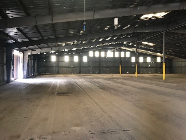More Photos Of 99 Washington St, Bakersfield Warehouse For Sale