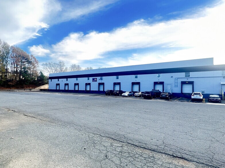 More Photos Of 6924 Orr Rd, Charlotte Distribution For Lease