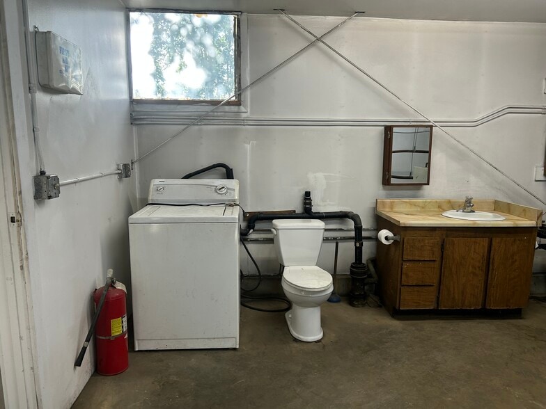 More Photos Of 2431 Hill Rd, Fairbanks Industrial For Sale