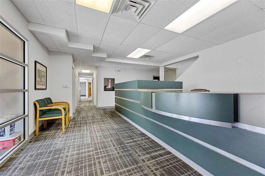 More Photos Of 1 Quail Creek Cir, North Liberty Office For Sale