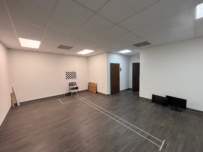 More Photos Of 5990 Unity Dr, Norcross Light Distribution For Lease
