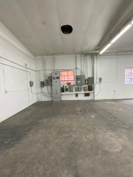 More Photos Of 149 W 31st St, Los Angeles Warehouse For Lease
