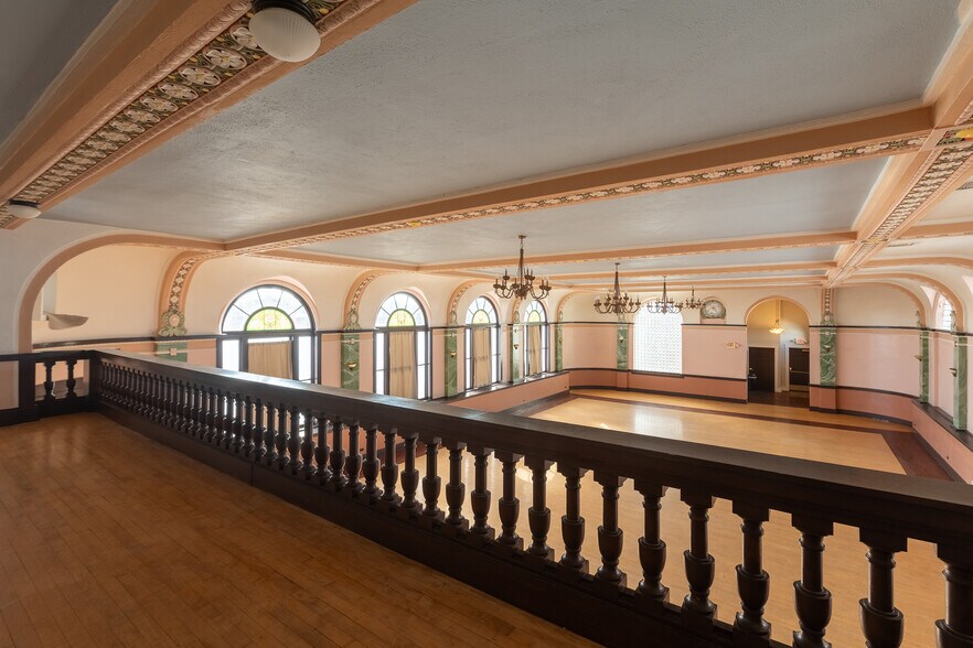 More Photos Of 1329 Walnut St, Murphysboro Office For Sale