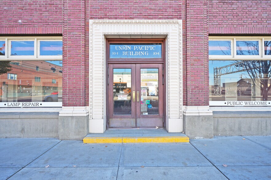 More Photos Of 104 W Yakima Ave, Yakima General Retail For Lease