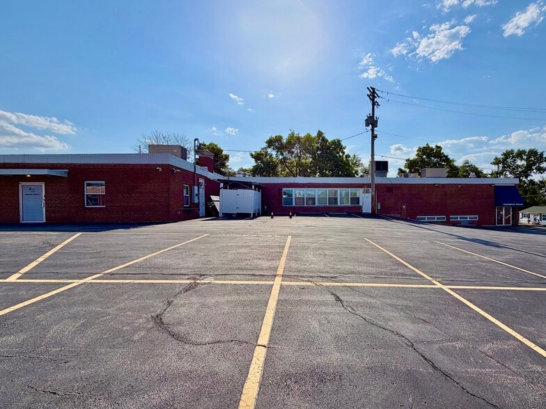 More Photos Of 405 Main St, Hillsboro Office For Sale