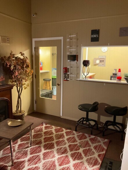 More Photos Of 18511 Torrence, Lansing Medical For Sale