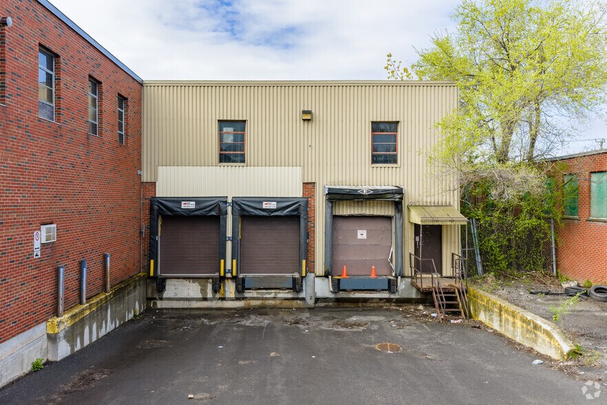 More Photos Of 1280 Boul Jules-Poitras, Montréal Warehouse For Lease