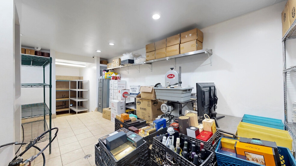 More Photos Of 6500 Foothill Blvd, Tujunga Restaurant For Sale