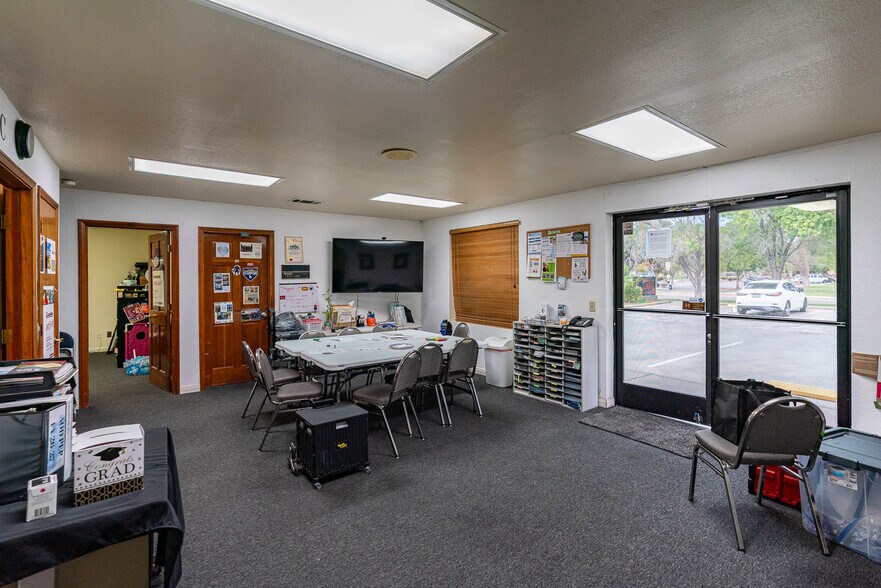 More Photos Of 39126-39130 3rd St E, Palmdale Service For Sale