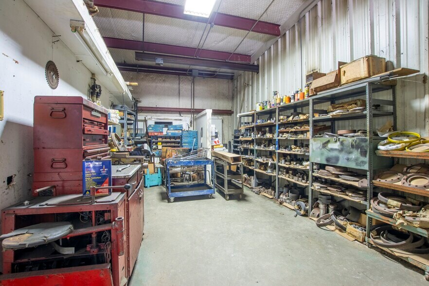 More Photos Of 2060 Highway 90 W, Sealy Manufacturing For Sale