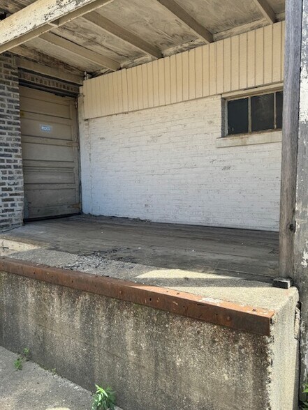 More Photos Of 5039-5045 W Lake St, Chicago Manufacturing For Lease