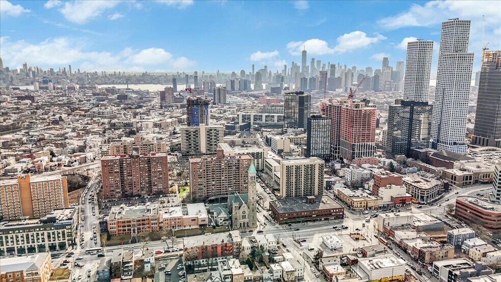 More Photos Of 900 Bergen Ave, Jersey City Apartments For Sale