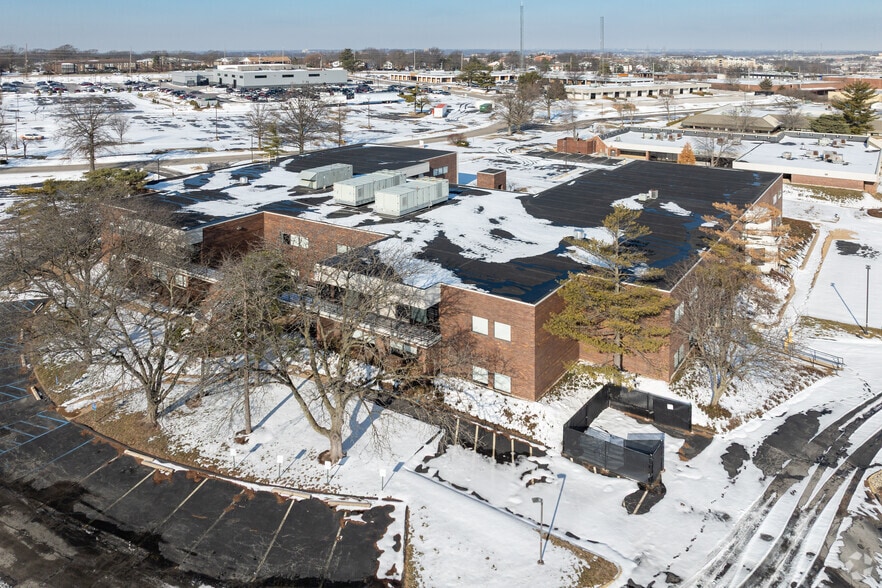 More Photos Of 1145 Corporate Lake Dr, Creve Coeur Office For Sale