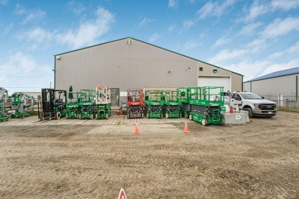 More Photos Of 30 Industrial Dr, Sylvan Lake Service For Lease
