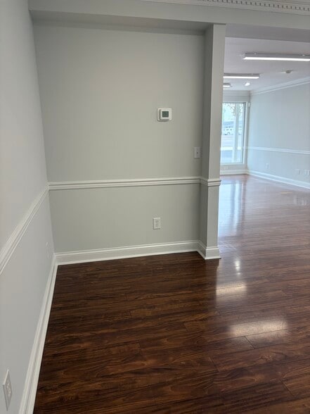 More Photos Of 1161 NW Broad St, Murfreesboro Office For Lease