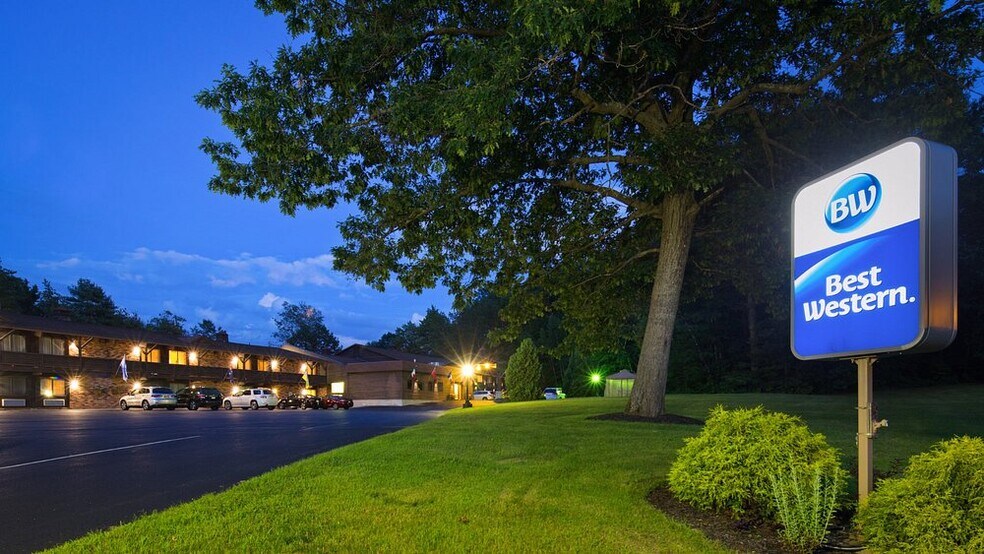More Photos Of 2452 State Route 9N, Lake George Hotel For Sale