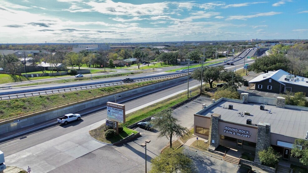 More Photos Of 900 Round Rock Ave, Round Rock Medical For Lease